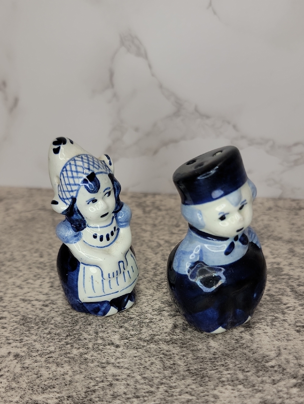 Vintage blue delfts boy and girl couple salt& pepper shaker - Picture 2 of 12